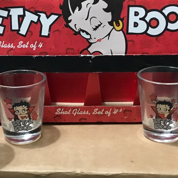 Betty Boop shot glass set of 4 - Picture 2 of 3